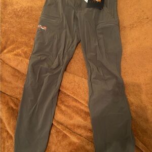 Men's Sitka Brown Cargo Pants with Secure Utility Pockets